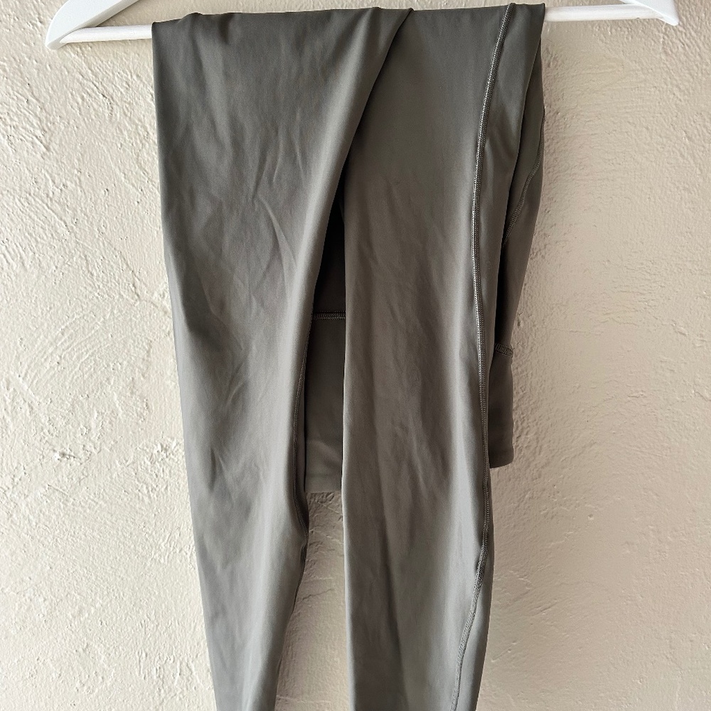 Lululemon Base Pace Army green